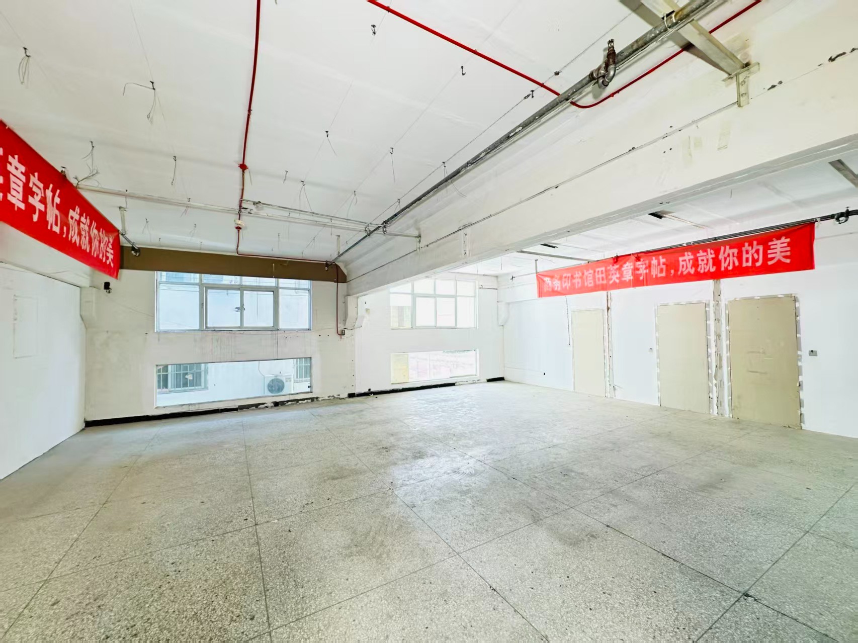 莲花寺街重点吸引人工智能应用、数字经济、电商直播、智能制造服务、软件开发、科技创新企业及创业团队入驻